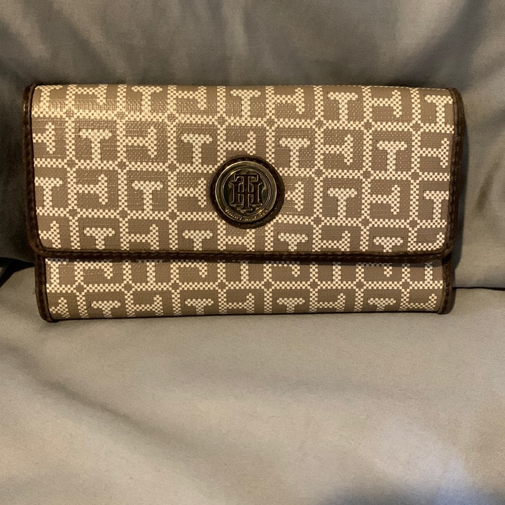 Tommy Hilfiger tri-fold wallet EUC